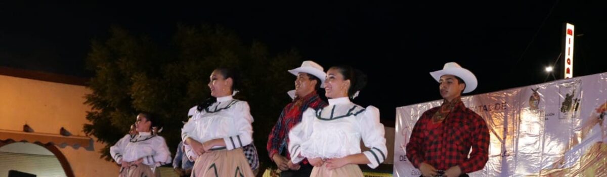 Los Escuinapenses disfrutaron del Folklor durante el concurso Estatal de  Danza celebrado en el Municipio.