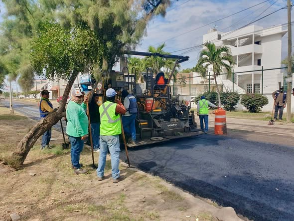 *Intensifica Gobierno Municipal reencarpetado y bacheo en vialidades estratégicas de Mazatlán*