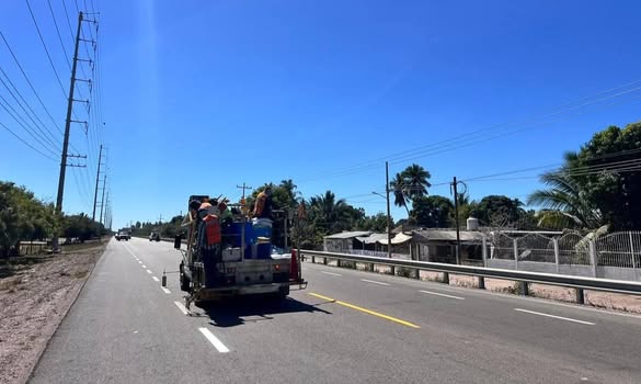 Avanza el pintado de las rayas blancas en la señalización del tramo Escuinapa – Isla del Bosque