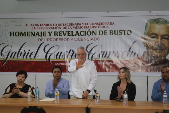 Rinden Homenaje y develan busto del Profesor Gabriel Castro Camacho