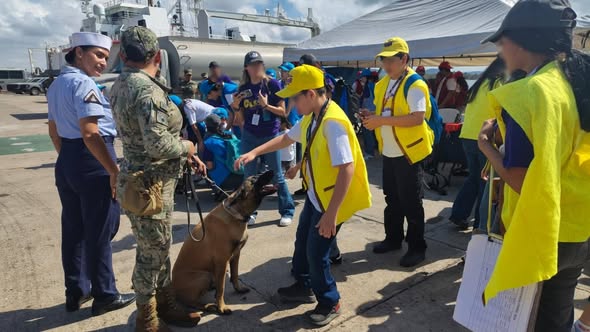 Marina recibe visita de niñas, niños y jóvenes en instalaciones de la Cuarta Región Naval