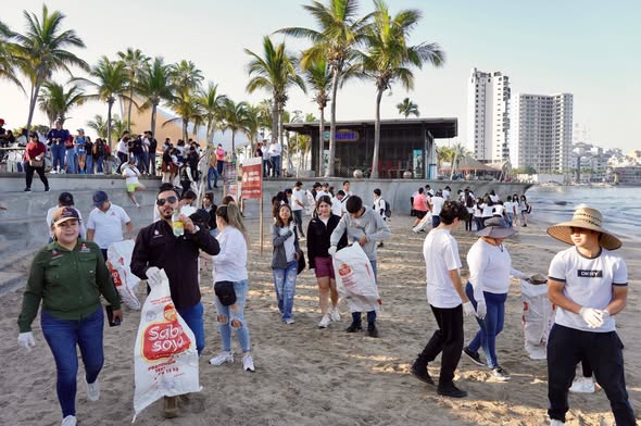 *Mazatlán se suma a la campaña estatal “Sinaloa Limpia Tu Playa”*