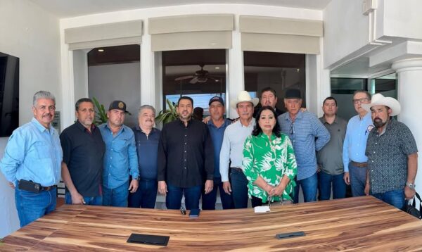 *Aceptan dirigentes agrícolas retirarse de casetas de peaje; acudirán junto con el Gobernador a reunión a la Ciudad de México*