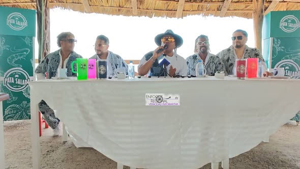 Grupo musical MERENGLASS expresa gratitud a l@s mazatlec@s, destacando también la belleza del Puerto.