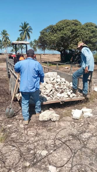Personal de usos múltiples continúa con labores de limpieza previo a las Fiestas del Mar de las Cabras