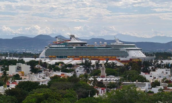 *Más de 3,800 cruceristas disfrutan de Mazatlán*