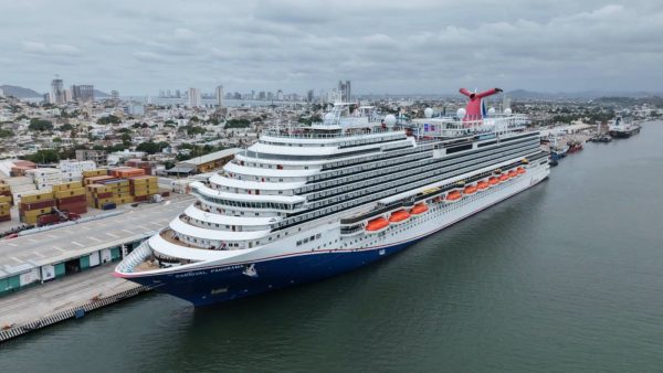 *Recibe Mazatlán al “Carnival Panorama” con más de 4,800 pasajeros*
