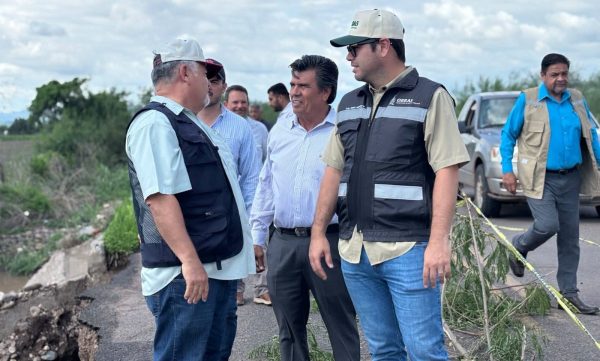 *Por instrucciones de la gobernadora se atienden problemas que dejaron las lluvias en carreteras de Mocorito, El Fuerte y Rosario*