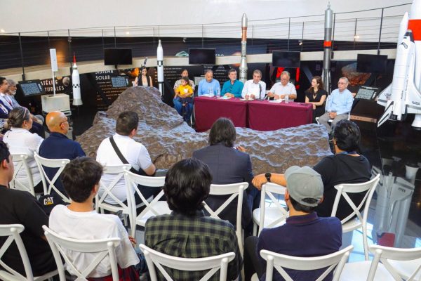 *Investigadores donan fósiles vegetales para su custodia y exhibición a CONFÍE*