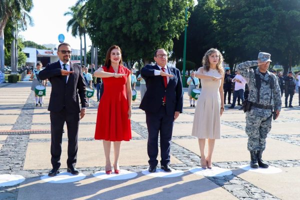 *CON HOMENAJE CÍVICO CONMEMORAN EL 216 ANIVERSARIO DEL GRITO DE INDEPENDENCIA*
