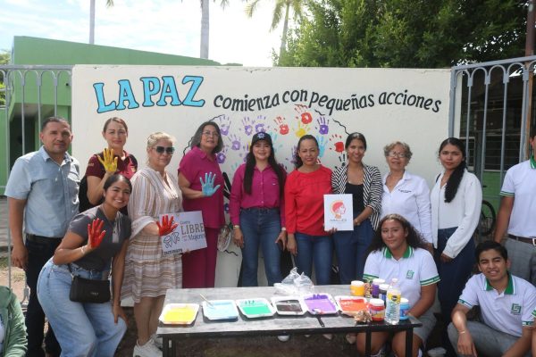COBAES 42 se suma a la cultura de paz con el mural “La Paz comienza con pequeñas acciones”