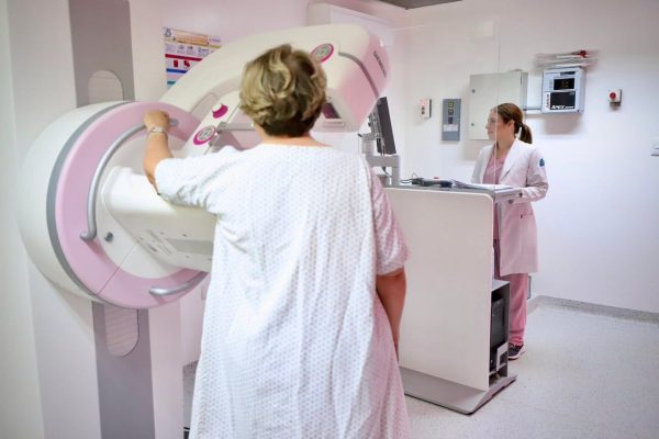 *Secretaría de Salud invita a las mujeres a realizarse estudios para la detección oportuna del cáncer de mama y cuello uterino*