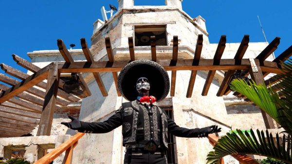 *El Charro González comparte con sus seguidores los atractivos de Mazatlán*